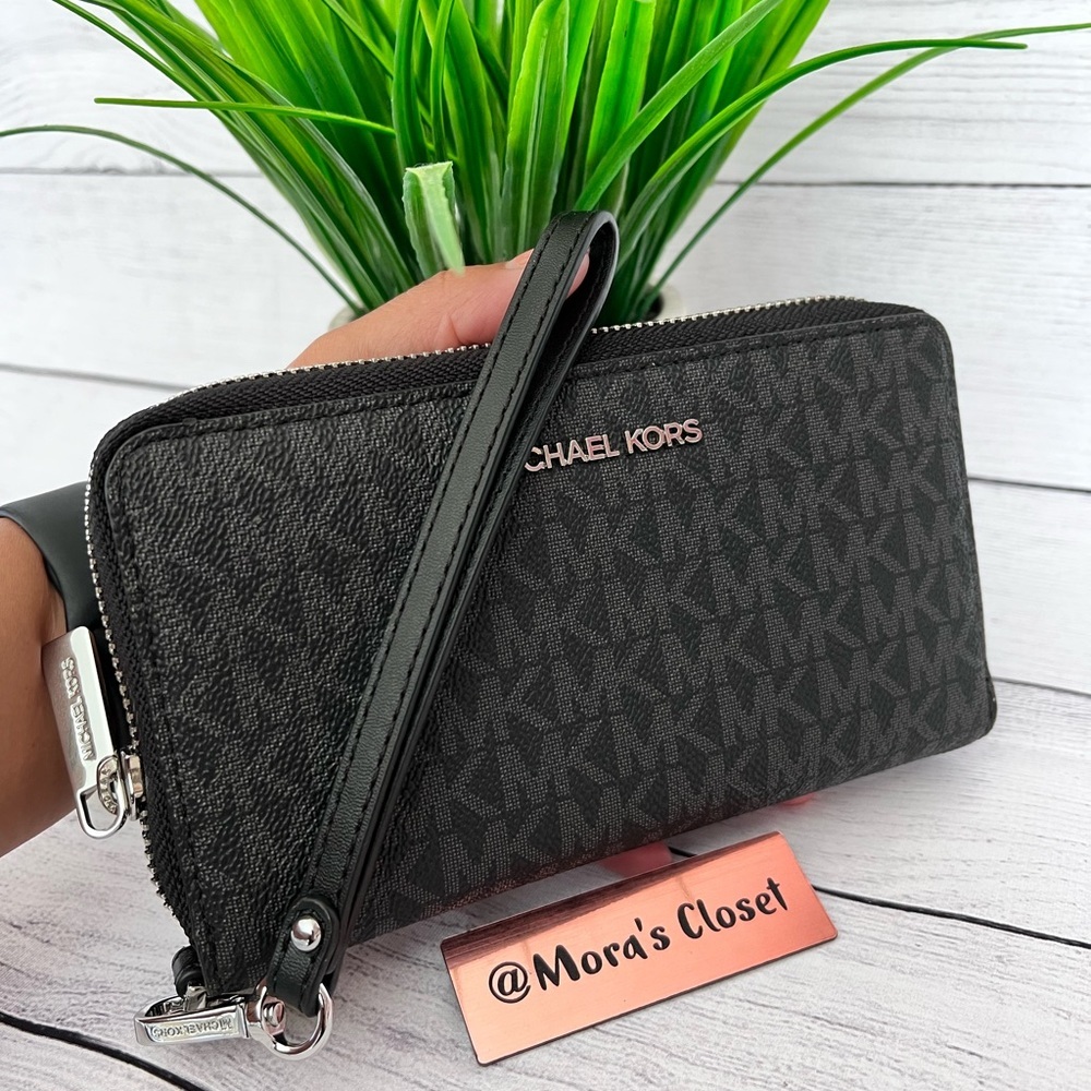 Michael Kors Wallet - Picture 5 of 7